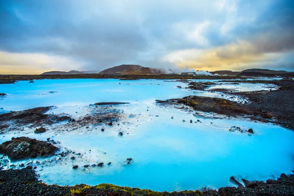 Blue Lagoon, Reykjanes Yarımadası'nda Grindavik bir lav alanında bulunan jeotermal spa, güneybatı İzlanda