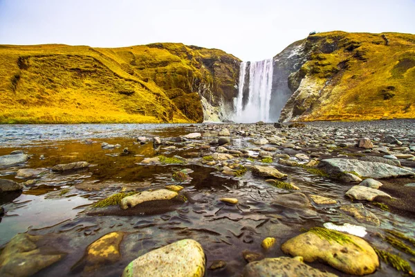 Skogafoss Wodospad Położony Rzece Skoga Południowej Islandii Klifach Byłego Wybrzeża — Zdjęcie stockowe