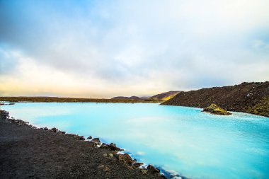 Blue Lagoon, Reykjanes Yarımadası'nda Grindavik bir lav alanında bulunan jeotermal spa, güneybatı İzlanda