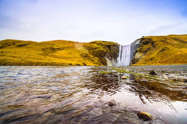 Skogafoss Ein Wasserfall Fluss Skoga Süden Von Island Den Klippen — Stockfoto