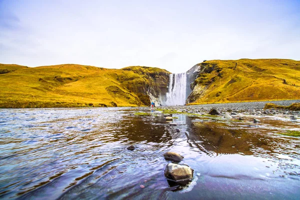 Skogafoss Zlanda Nın Güneyinde Eski Sahil Şeridinin Kayalıklarında Skoga Nehri — Stok fotoğraf