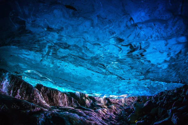 Caverna Gelo Fenômenos Naturais Formados Geleiras Durante Inverno Pela Água — Fotografia de Stock