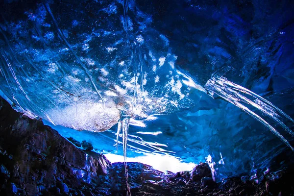 Isgrotte Naturlige Fænomener Dannet Gletsjere Vinteren Vand Der Løber Gennem - Stock-foto