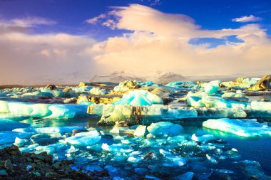Jokulsarlon (buzul nehir lagün), büyük bir buzul Gölü kenarındaki Güneydoğu İzlanda'daki Vatnajokull Milli Parkı.