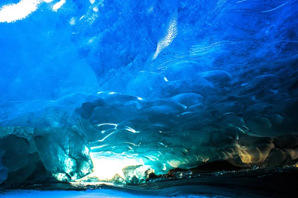 Caverna Gelo Fenômenos Naturais Formados Geleiras Durante Inverno Pela Água — Fotografia de Stock