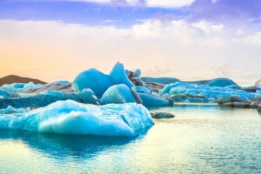 Jokulsarlon (buzul nehir lagün), büyük bir buzul Gölü kenarındaki Güneydoğu İzlanda'daki Vatnajokull Milli Parkı.