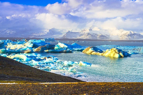 Jokulsarlon 冰川河泻湖 在冰岛东南部的 Vatnajokull 国家公园边缘的一个大冰川湖泊 — 图库照片