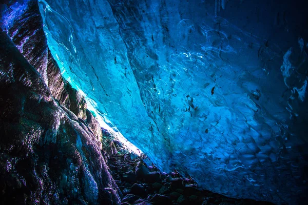 Крижана Печера Природні Явища Утворені Льодовиках Взимку Через Воду Проходить — стокове фото