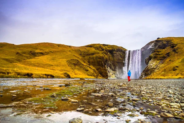 Skogafoss Wodospad Położony Rzece Skoga Południowej Islandii Klifach Byłego Wybrzeża — Zdjęcie stockowe