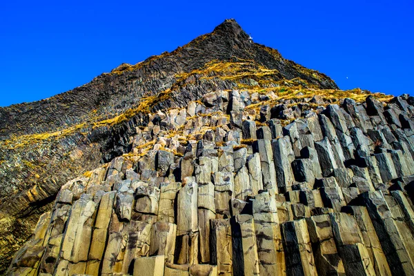 Вся Гора Рейкьявик Базальтовой Колонной Пляже Рейкьяру Южном Побережье Исландии — стоковое фото