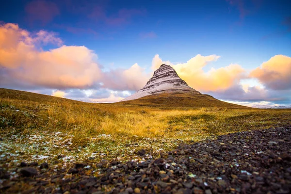 Kirkjufell Zlanda Kilise Dağı Zlanda Snaefellsnes Yarımadasının Kuzey Kıyısında Grundarfjordur — Stok fotoğraf