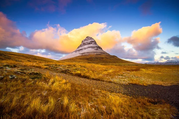 Kirkjufell Islandzki Kościół Góra 463 Wysokości Góra Północnym Wybrzeżu Półwyspu — Zdjęcie stockowe