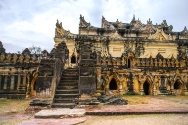 Maha Aungmye Bonzan Manastırı