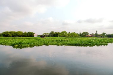 Samut Sakhon Eyaleti, Tayland Tayland Körfezi'ne akmadan önce Tha Chin nehrinin bir kısmı