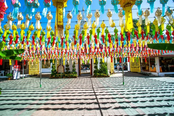 Wat phra som hariphunchai — Stockfoto