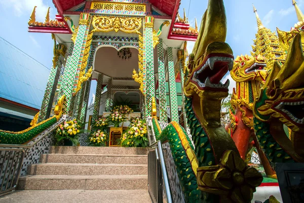 Крематорий Ват Кхун Чан Храм Основными Особенностями Являются Большие Статуи — стоковое фото