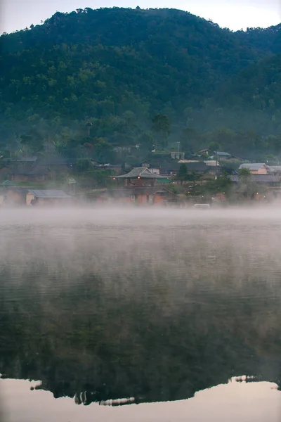 Ban Rak Thai Oder Mae Ein Chinesisches Yunnan Dorf Seeufer — Stockfoto