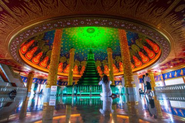 Maharatchamongkhon stupa