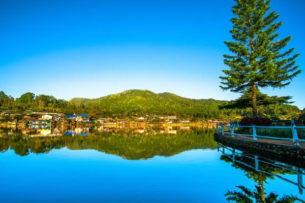 Ban Rak Thai Oder Mae Ein Chinesisches Yunnan Dorf Seeufer — Stockfoto