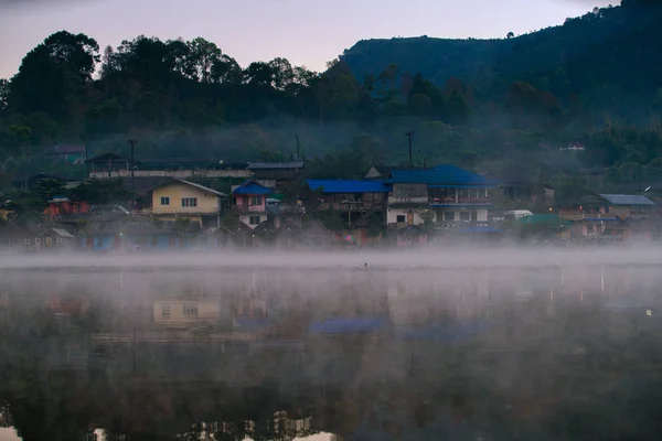 Ban Rak Thai Mae Pueblo Chino Yunnan Orilla Del Lago —  Fotos de Stock