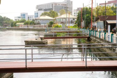 Samut Sakhon Eyaleti, Tayland Tayland Körfezi'ne akmadan önce Tha Chin nehrinin bir kısmı