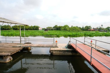 Samut Sakhon Eyaleti, Tayland Tayland Körfezi'ne akmadan önce Tha Chin nehrinin bir kısmı