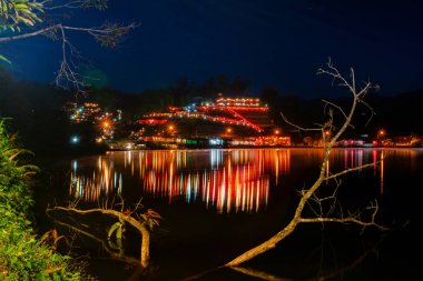 Ban Rak Tay, veya Mae Aw, Mae Hong Son yakınlarındaki göl kenarında bir Çin Yunnan köyü, Tayland