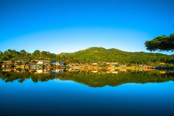 Ban Rak Thai Oder Mae Ein Chinesisches Yunnan Dorf Seeufer — Stockfoto