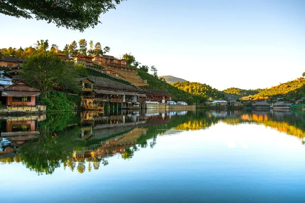 Ban Rak Thai Mae Pueblo Chino Yunnan Orilla Del Lago —  Fotos de Stock