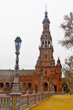 Plaza de Espaa (İspanya Meydanı), 1929, Sevilla (Sevilla), Endülüs, Güney İspanya 'daki Ibero-Amerikan Sergisi için 1928 yılında inşa edilen Mara Luisa Parkında bir plaza.