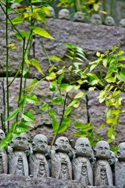 Hase dera'daki Jizo-Do'daki Jizo-Do heykelleri (Kaiko zan Jishoin Hase-dera), yaygın olarak Hase kannon olarak da adlandırılır, Kamakura'da bir Budist tapınakları, Kanagawa Bölgesi (Kanagawa-ken), Kanto bölgesi, Japonya