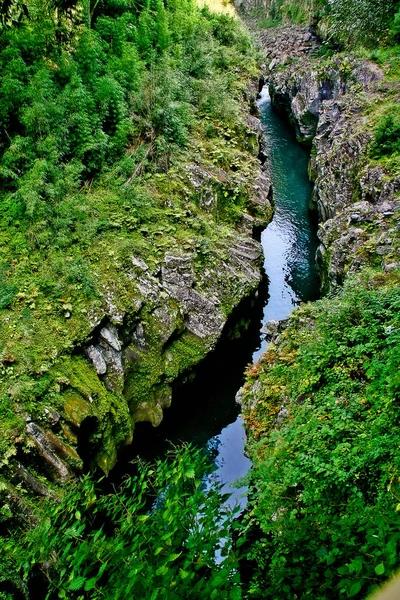 Takachiho Gorge Egy Keskeny Szakadék Vágott Szikla Gokáz Folyó Szinte — Stock Fotó