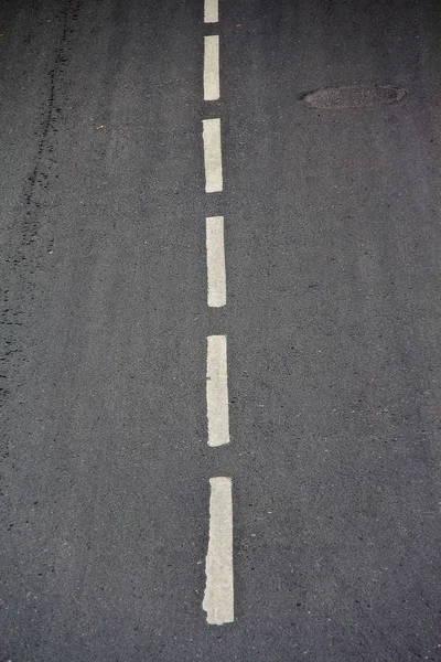 Líneas Guion Calle Firmar Para Separar Los Carriles Para Conducir — Foto de Stock