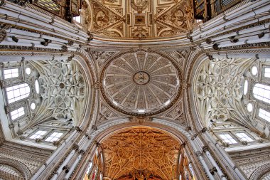 Paris Katedrali 'nin içi