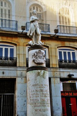 Madrid, İspanya - 16 Mart 2017 - Estatua de Venus llamada La Mariblanca on calle del Arenal at Puerta del Sol (Güneşin Kapısı)