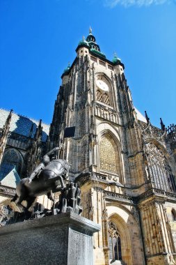 Aziz Vitus, Wenceslas ve Vojtech Katedrali 'nde Aziz George' un heykeli Hradcany, Bohemya, Prag, Çek Cumhuriyeti 'nde (Ceska Sırp Cumhuriyeti) ejderhayı katlediyor.)