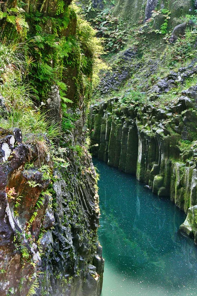 Takachiho Gorge Egy Keskeny Szakadék Vágott Szikla Gokáz Folyó Szinte — Stock Fotó