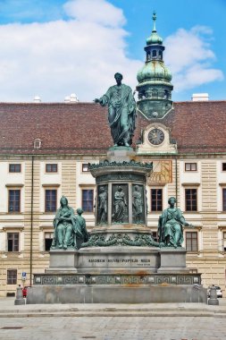 Hofburg, Viyana'nın merkezindeki eski imparatorluk kışlık sarayı. I. Francis'in Bronz heykeli, Pompeo Marchesi tarafından, Amalienburg, Viyana (Wien), Avusturya (Osterreich) ile roma imparatoru kılığında)