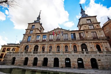 Toledo Belediye Binası Meydanı 'nda (Plaza del Ayuntamiento Meydanı), Toledo, Kastilya-La Mancha, İspanya.