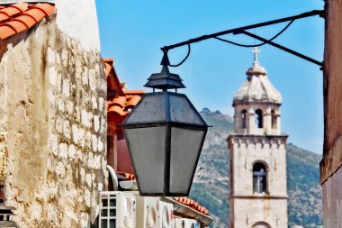 Açık tabela fener Dubrovnik tarzı, Hırvatistan binanın girişinde asılı