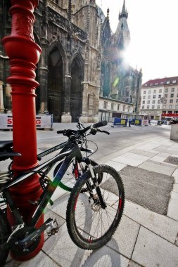 Viyana (Wien), Avusturya (Osterreich) - 28 Haziran 2017 - Stephansplatz, Viyana'nın coğrafi merkezindeki bir meydan, Stephansdom'dan
