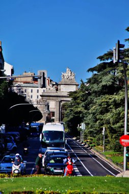 Madrid, İspanya - 15 Mart 2017 - Puerta de Toledo Kapısı, Andaluca başkentinin eski girişi.