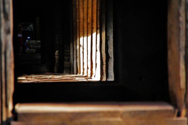 Ta Prohm 'daki tapınak cephesi (Khmer, Prasat Ta Prohm), eski tapınak olarak bilinen Bayon tarzı tapınak, Angkor, Siem Reap, Kamboçya