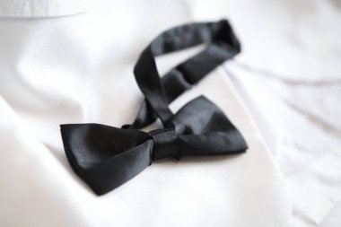 Damat takım elbisesi papyonu.