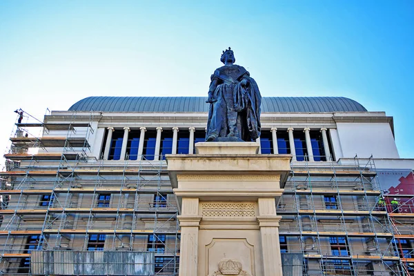 Madrid Spain March 2017 Monument Queen Isabel Spain Front Teatro — Stock Photo, Image