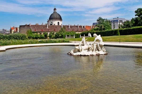 Brunnenskulpturen Belvedere Garten Mit Salesianerinnenkirche Wien Österreich Osterreich — Stockfoto