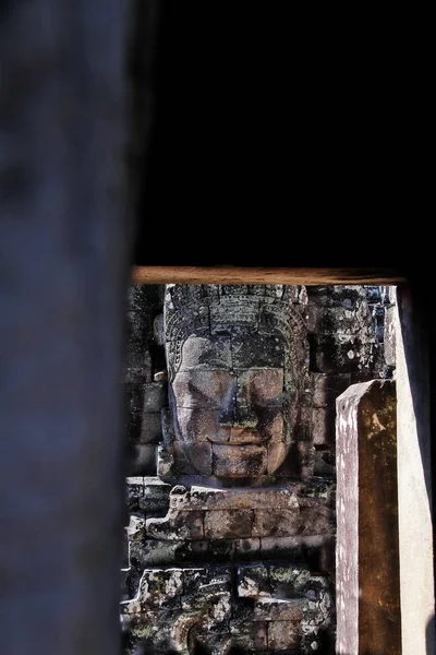 Bayon的人脸塔 与柬埔寨暹粒Angkor Thom Great City 的国王Jayavarman Vii设计相似 — 图库照片
