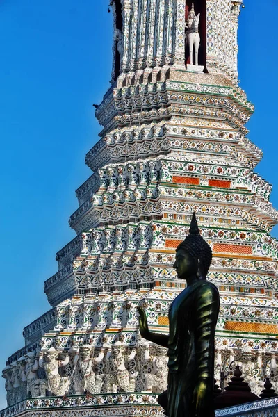 Statue Bouddha Avec Prang Wat Arun Ratchawararam Ratchawaramahawihan Temple Aube — Photo