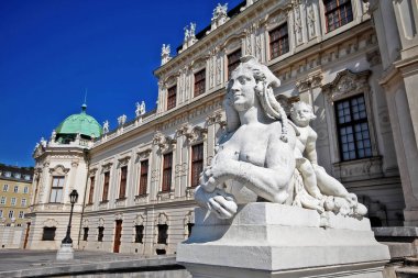Yukarı Belvedere cephesinde Sfenks heykeli, Viyana (Wien), Avusturya (Osterreich)