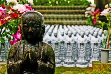 Butsuzo, Hase-dera'daki Jizo-Do'daki Budist heykeli (Kaiko-zan Jisho-in Hase-dera), yaygın olarak Hase-kannon olarak adlandırılır, Kamakura'da bir Budist tapınakları, Kanagawa Bölgesi (Kanagawa-ken), Kanto bölgesi, Japonya